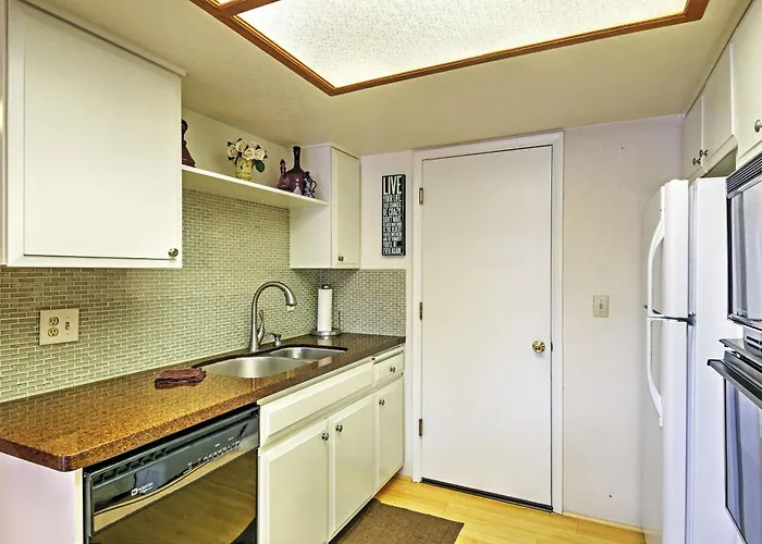 Walk To Havasu Beaches: W/ Pool Access! *
