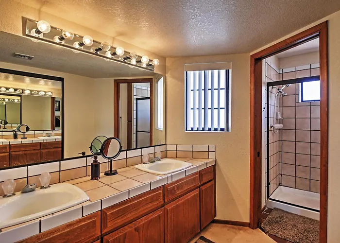 Walk To Havasu Beaches: W/ Pool Access! Lake Havasu City