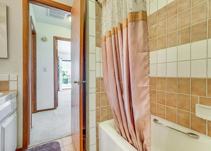 Walk To Havasu Beaches: W/ Pool Access!