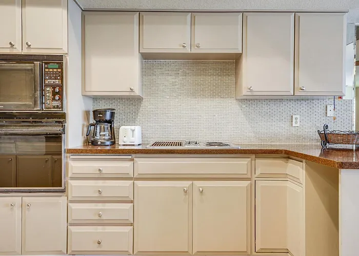 Walk To Havasu Beaches: W/ Pool Access! Lake Havasu City