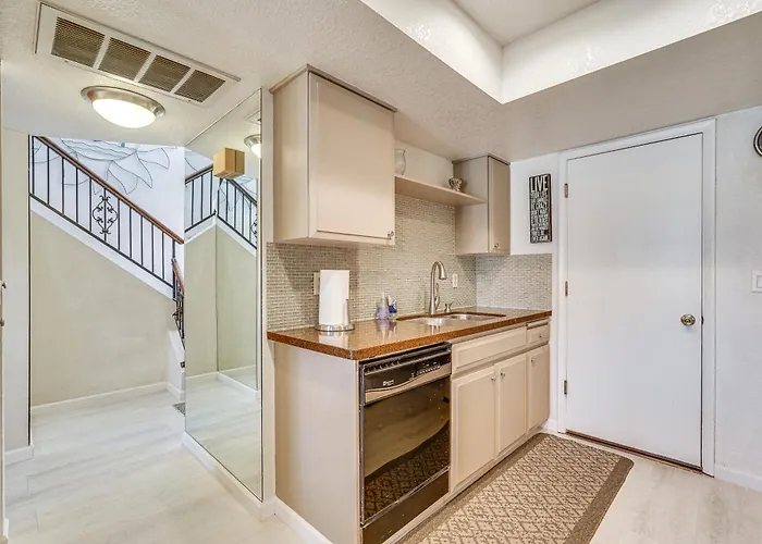 Walk To Havasu Beaches: W/ Pool Access!